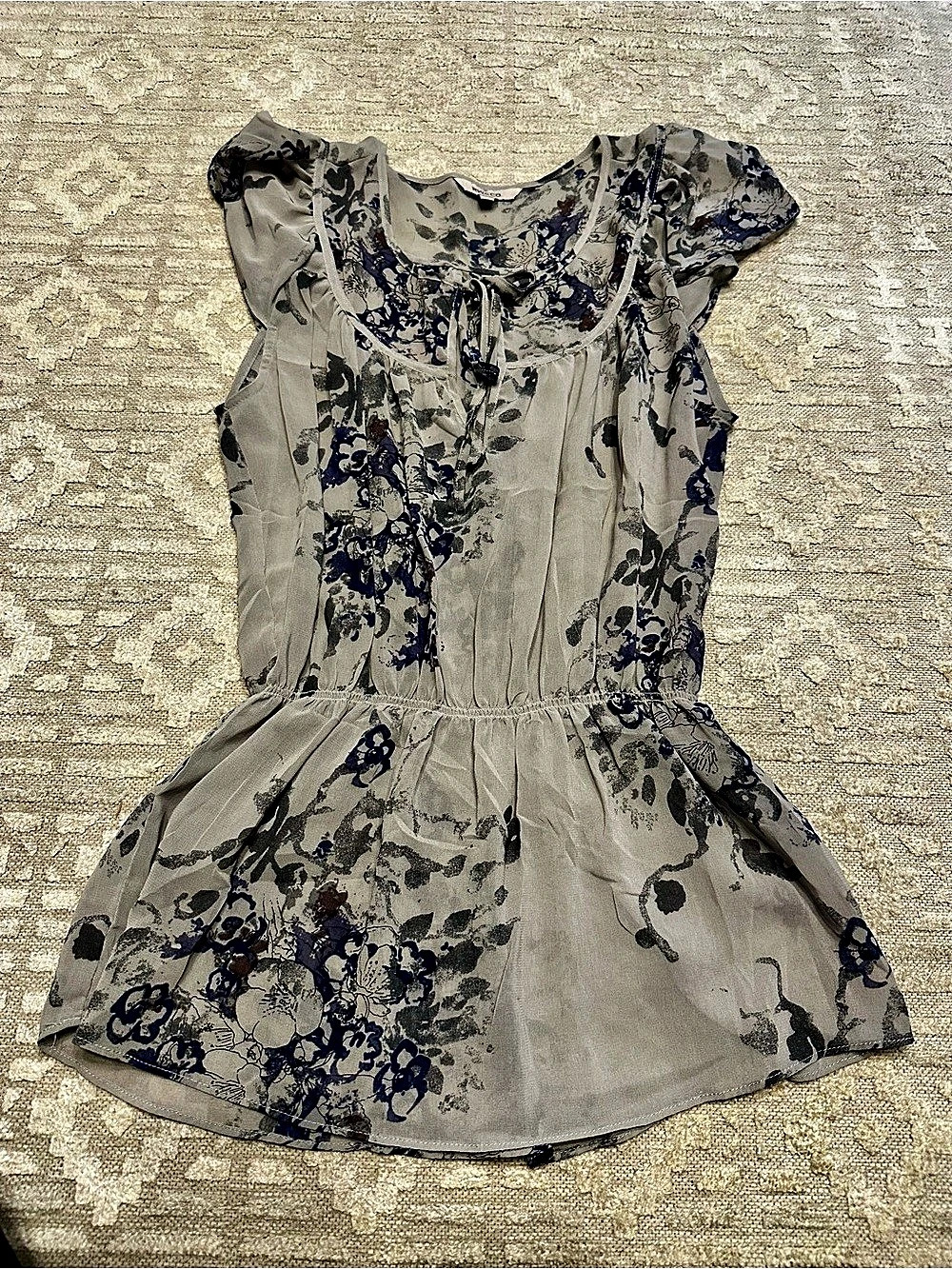 RW & CO. Floral Blouse in Gray & Blue Size Medium